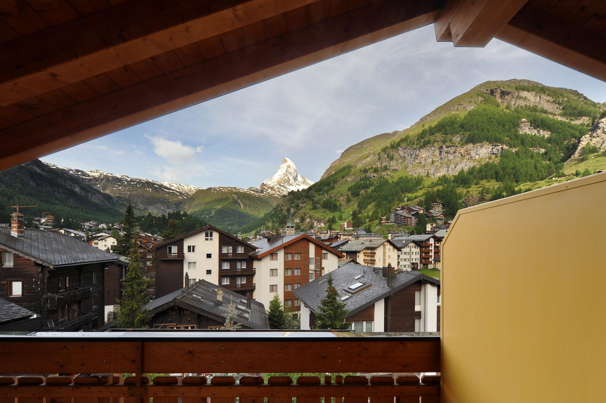 Alpine Hotel Perren Zermatt Exterior photo