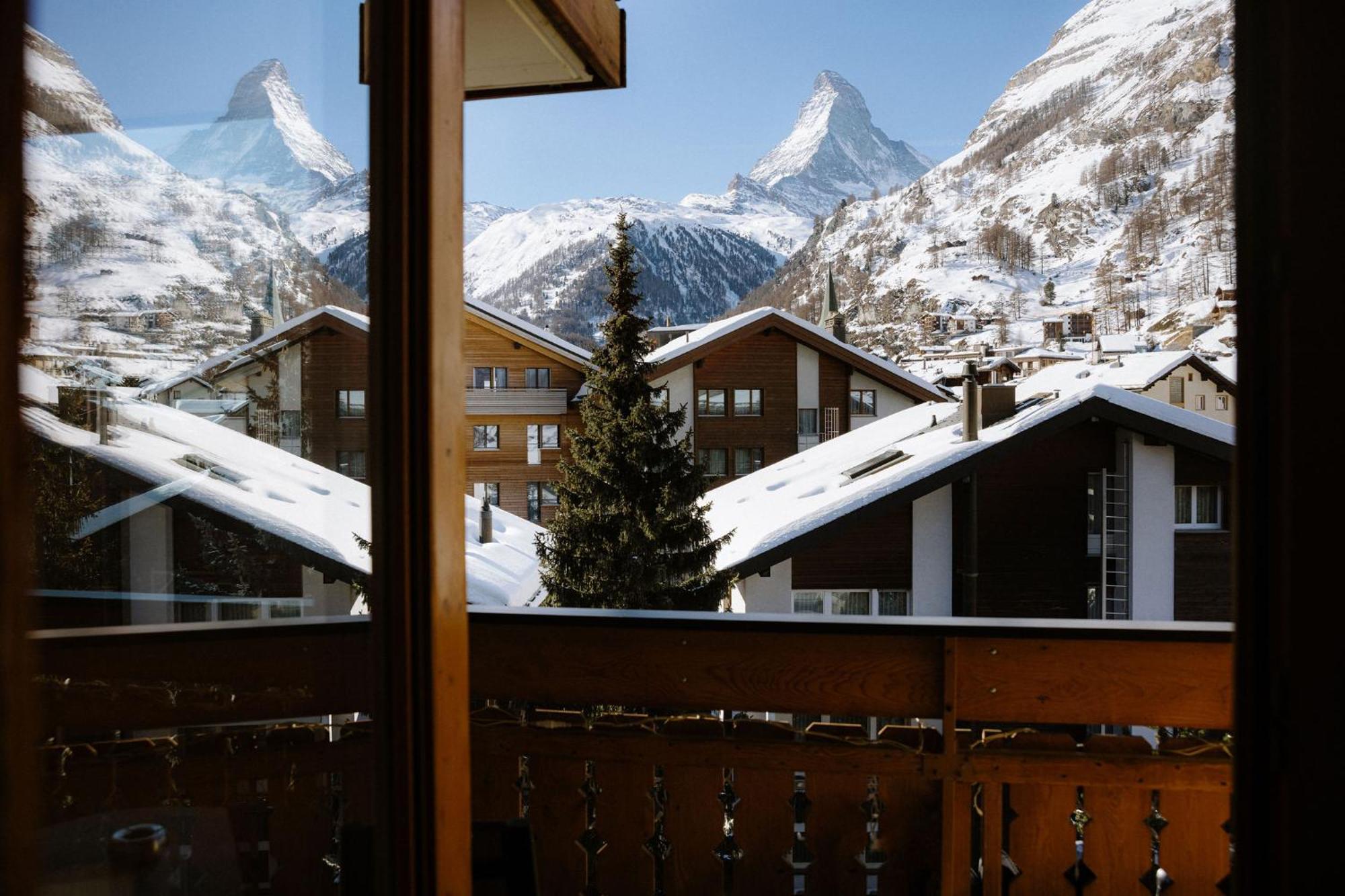Alpine Hotel Perren Zermatt Exterior photo