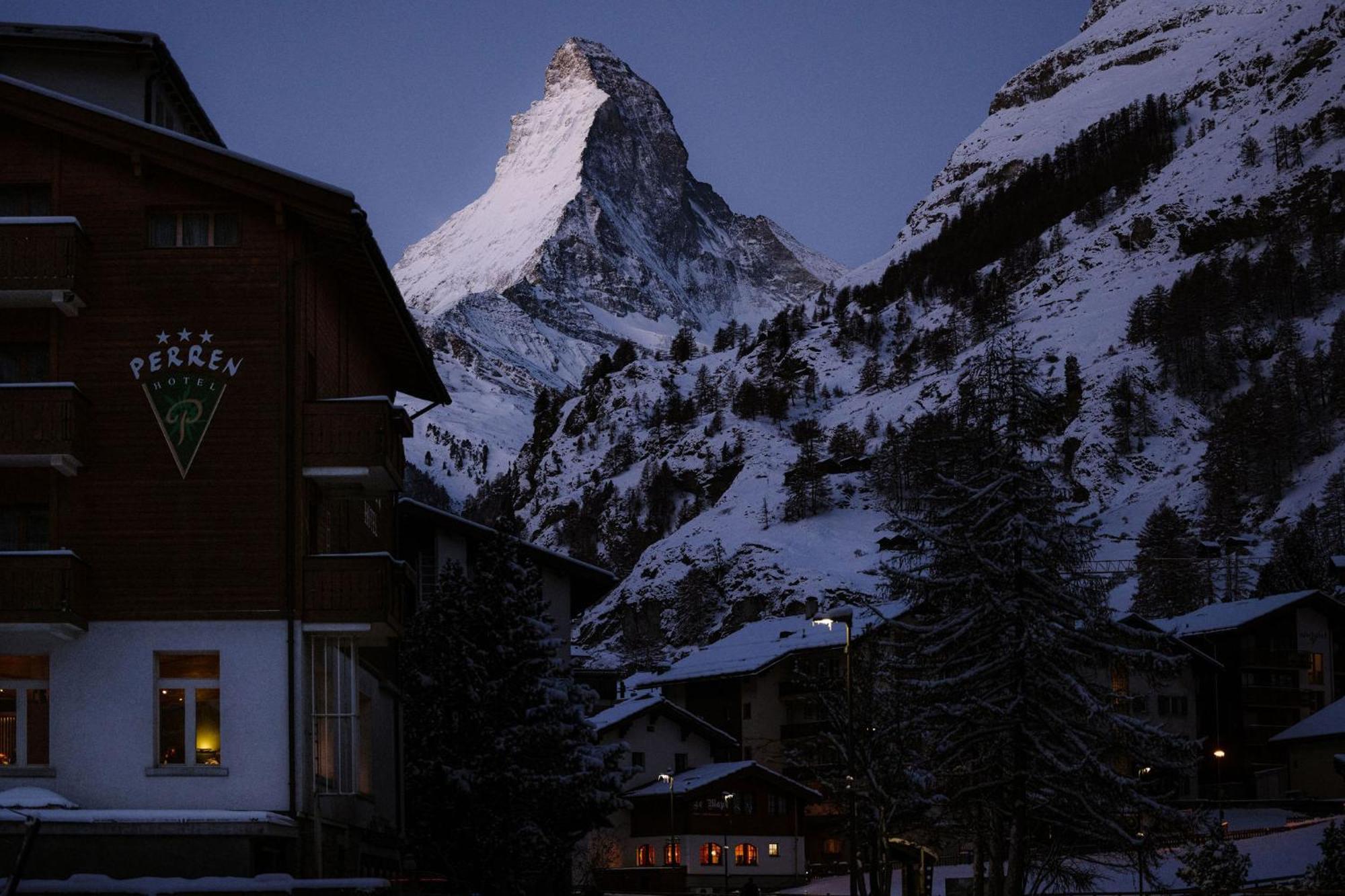 Alpine Hotel Perren Zermatt Exterior photo