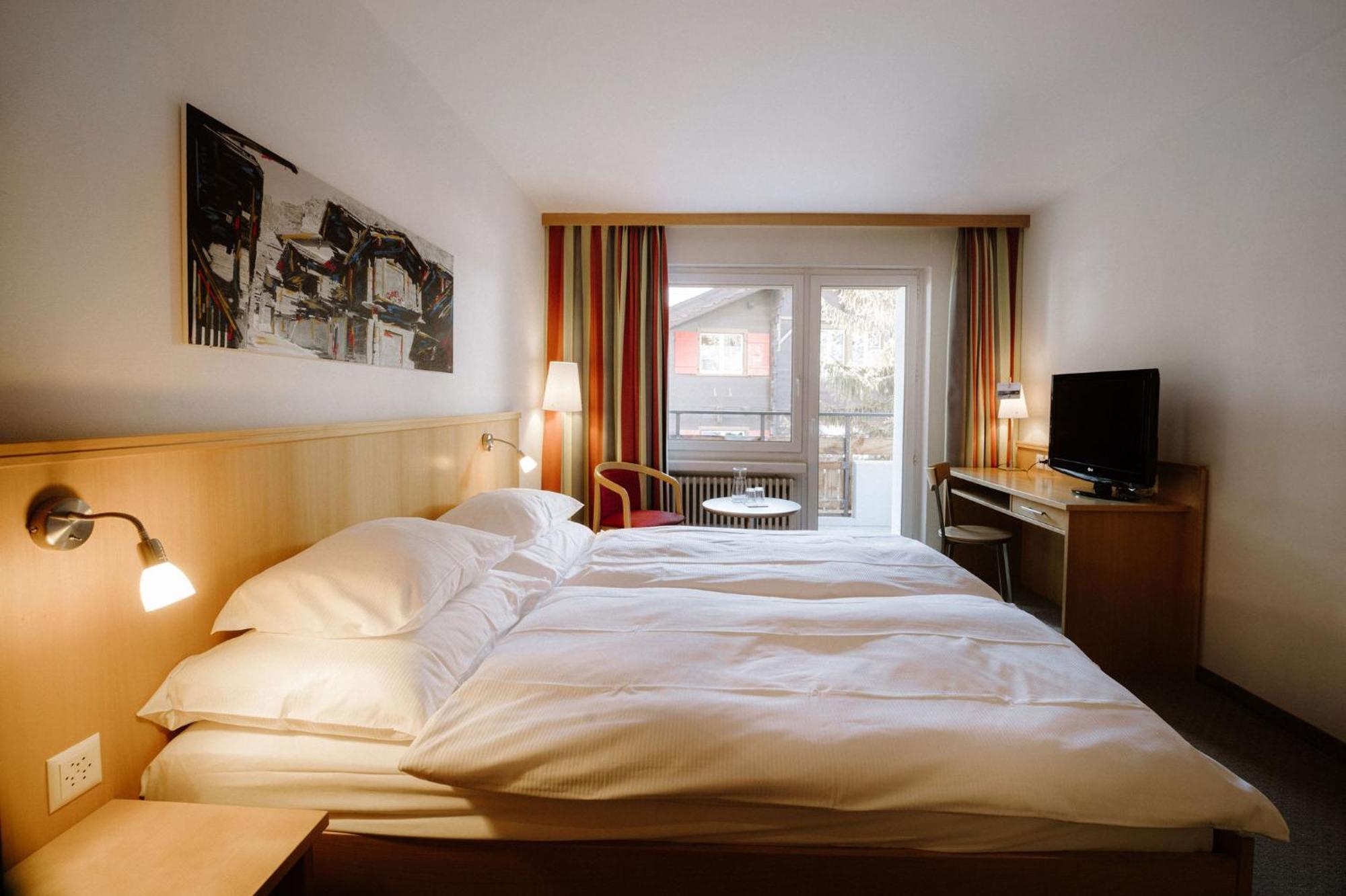 Alpine Hotel Perren Zermatt Exterior photo