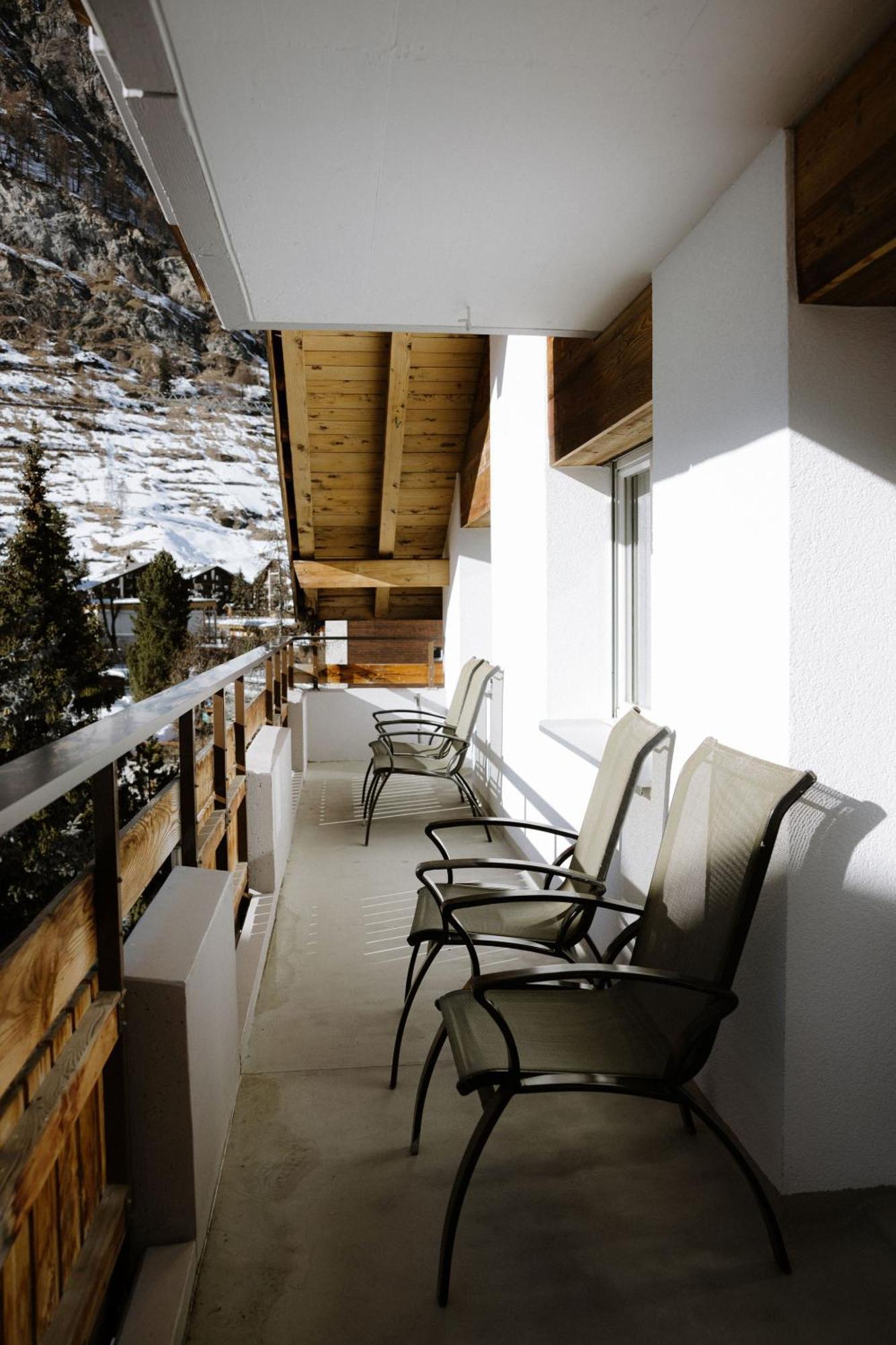 Alpine Hotel Perren Zermatt Exterior photo