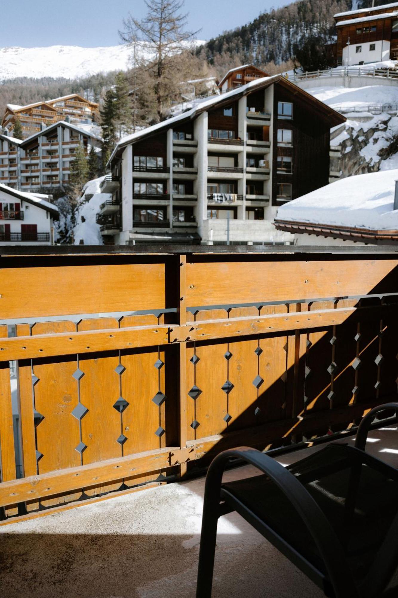 Alpine Hotel Perren Zermatt Exterior photo