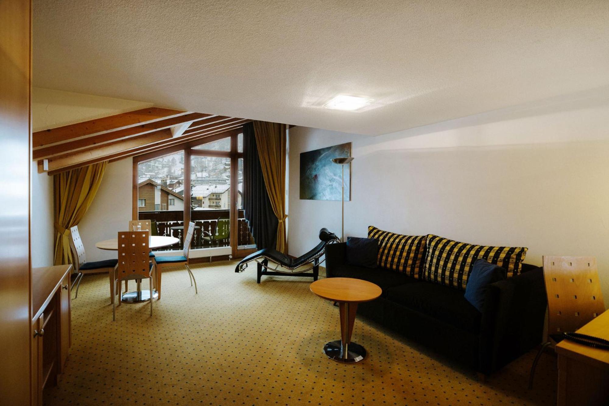 Alpine Hotel Perren Zermatt Exterior photo